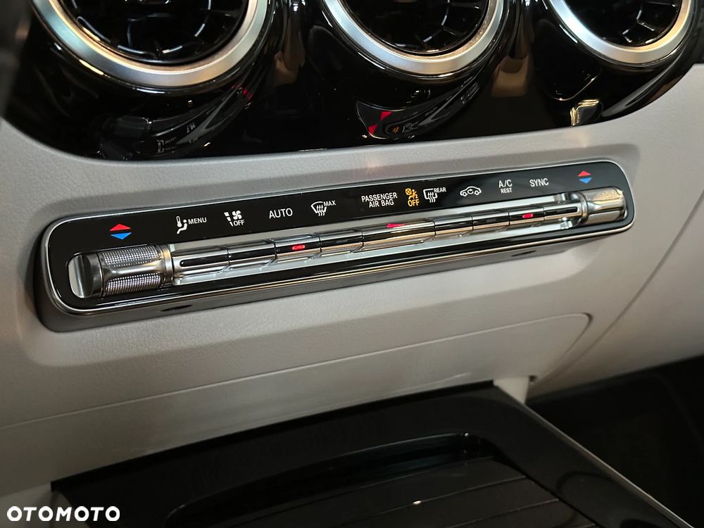 Mercedes-Benz GLA 200 Progressive - 19
