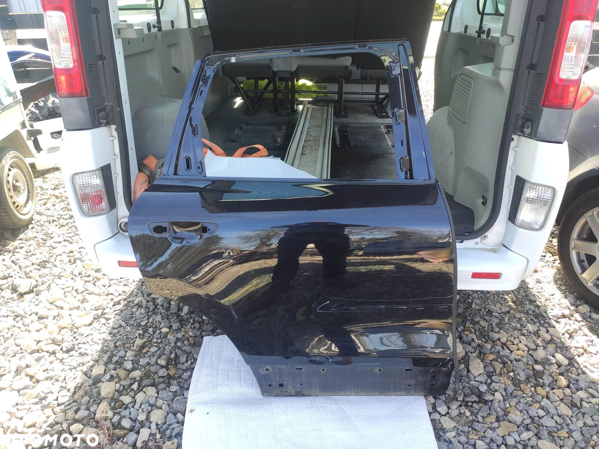 CC Drzwi Prawy Tył Porsche Cayenne II Vw Touareg II 10- 7P0833312 - 1