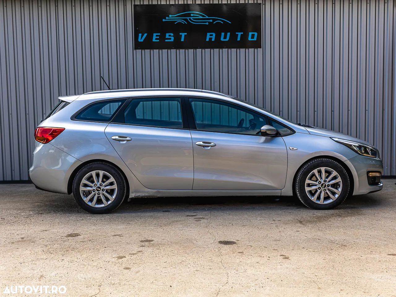Kia Ceed - 11