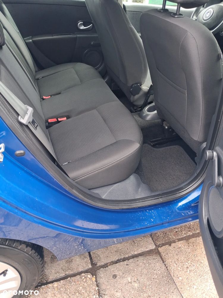 Renault Clio - 16