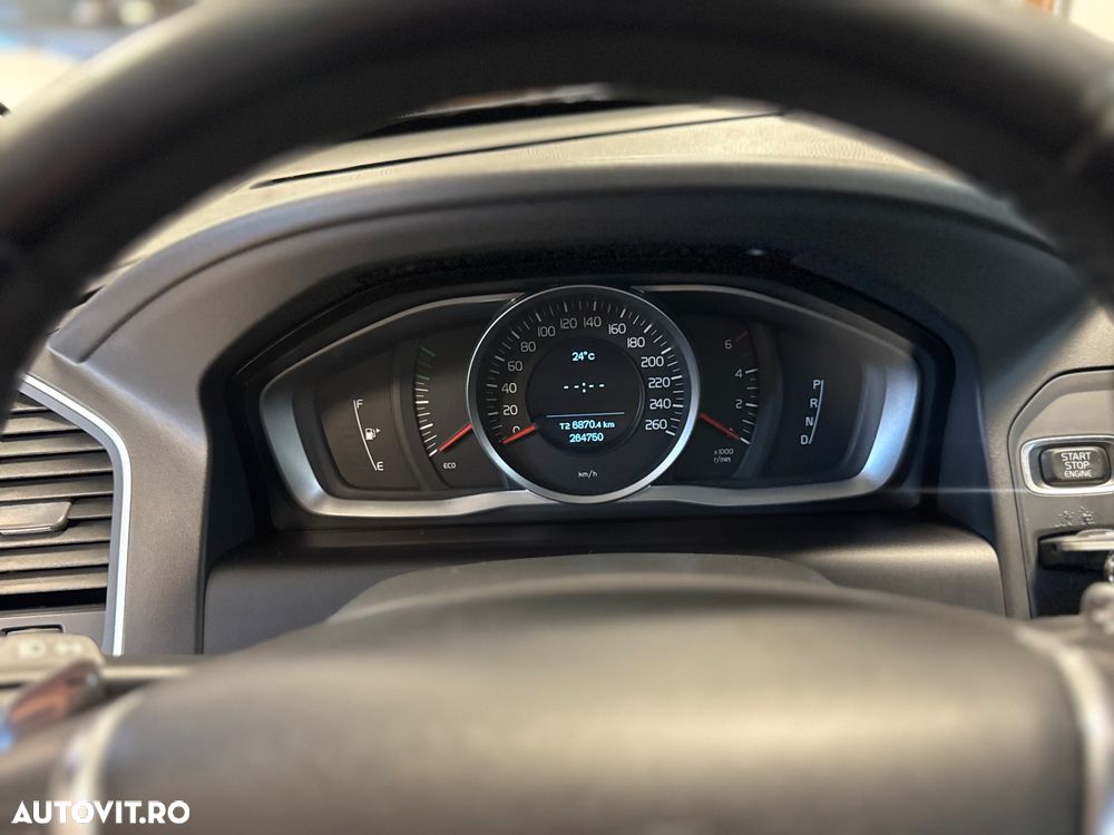 Volvo XC 60 D4 AWD Geartronic Momentum - 22