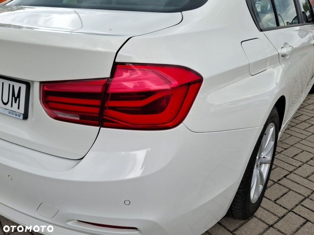 BMW Seria 3 318i - 17