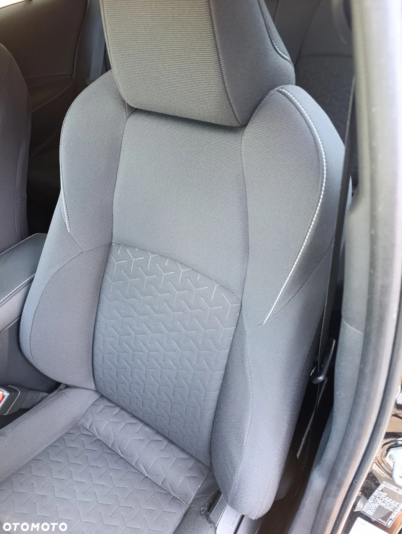 Toyota Corolla 1.8 Hybrid Comfort - 16