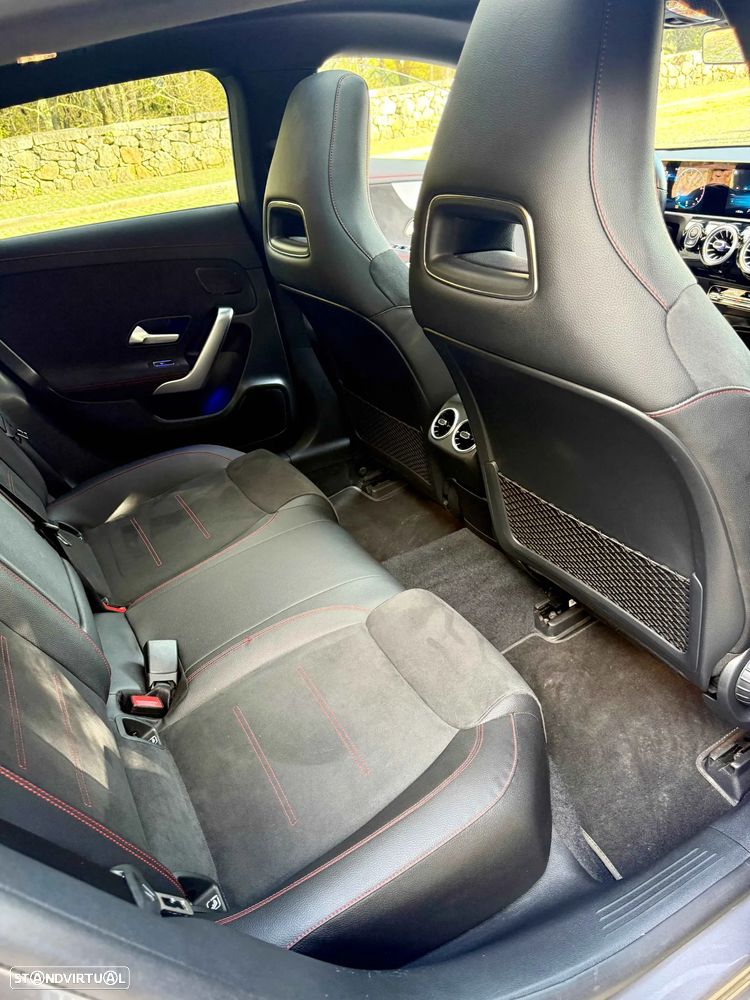 Mercedes-Benz CLA 180 d Shooting Brake AMG Line - 16