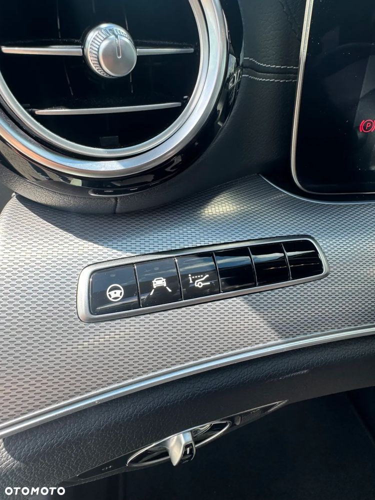 Mercedes-Benz Klasa E 400 d 4Matic T 9G-TRONIC AMG Line - 30