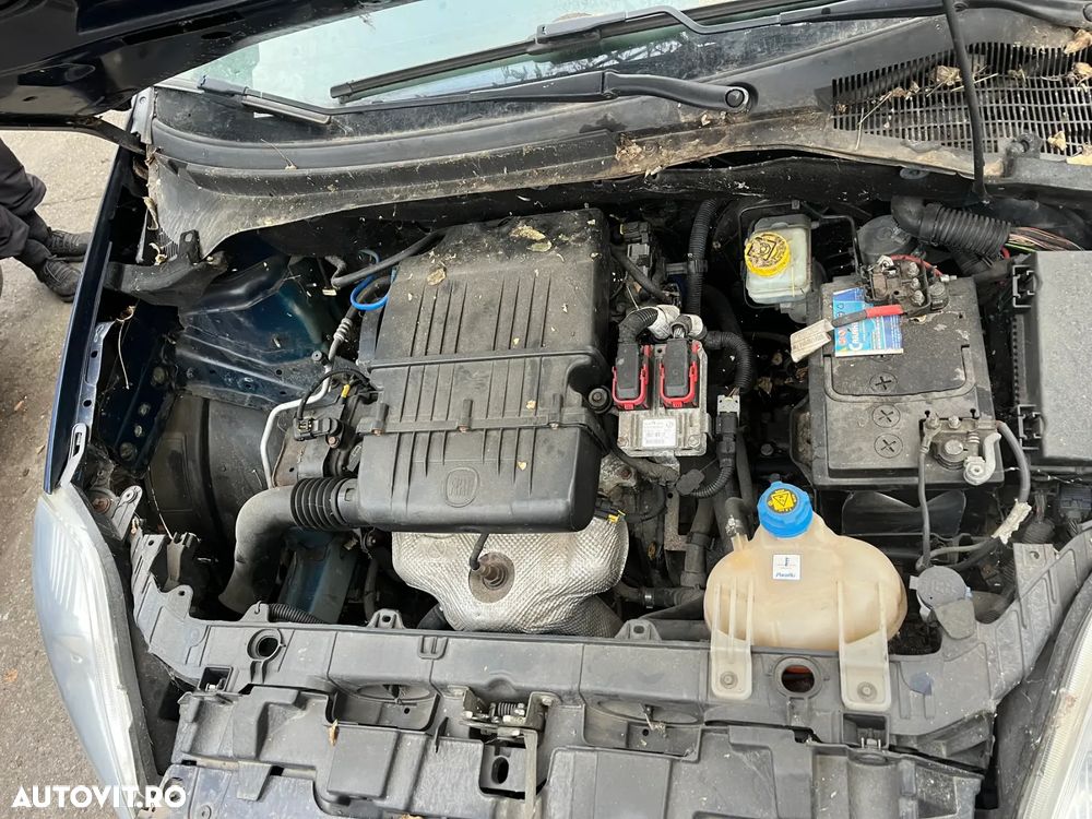 Dezmembrez Fiat Punto 2007 benzina albastru 4 usi - 7