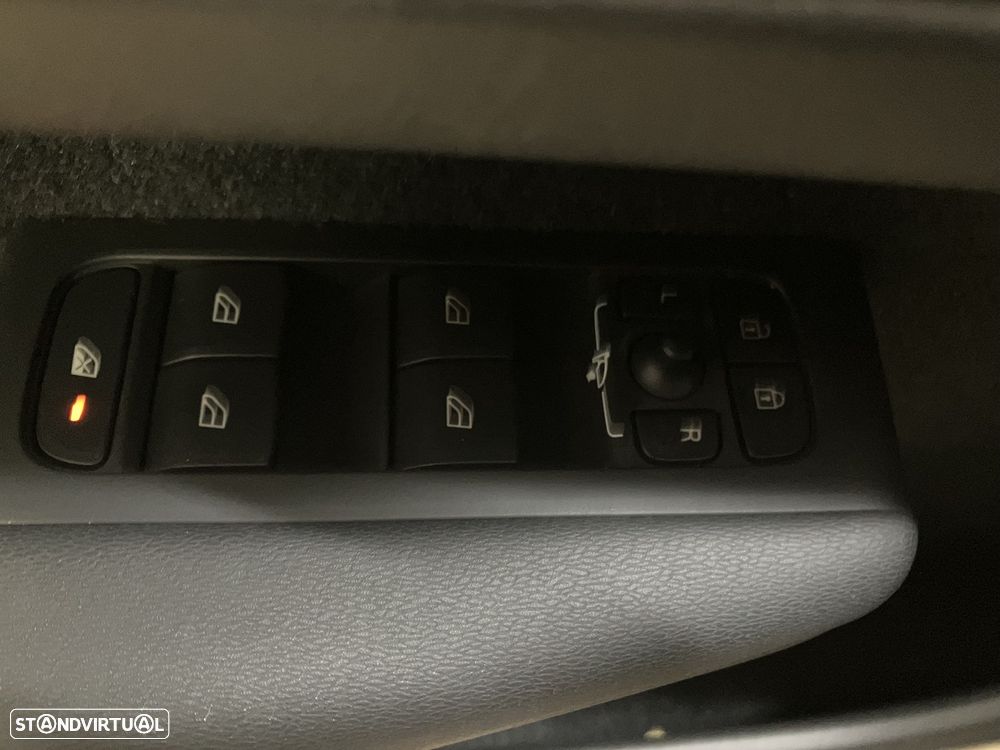 Volvo XC 40 2.0 D3 Momentum Plus - 18