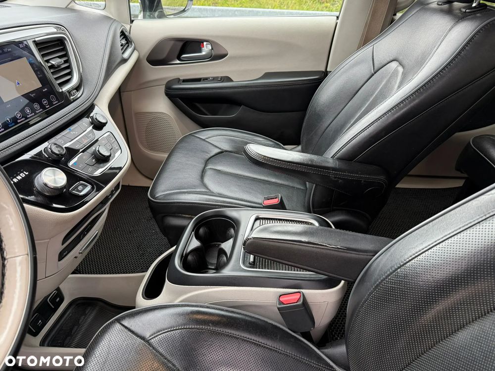 Chrysler Pacifica - 7