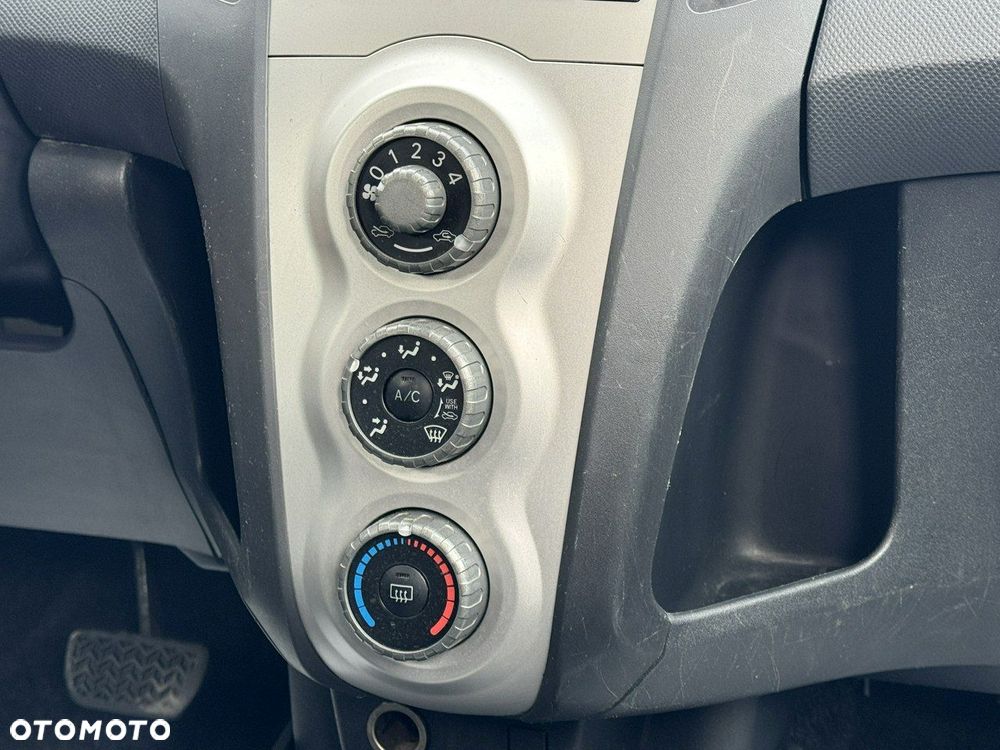 Toyota Yaris - 25