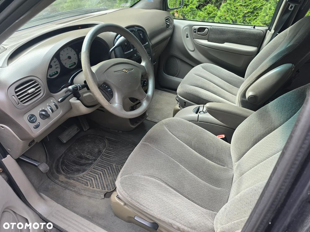 Chrysler Voyager 3.3 LX - 5
