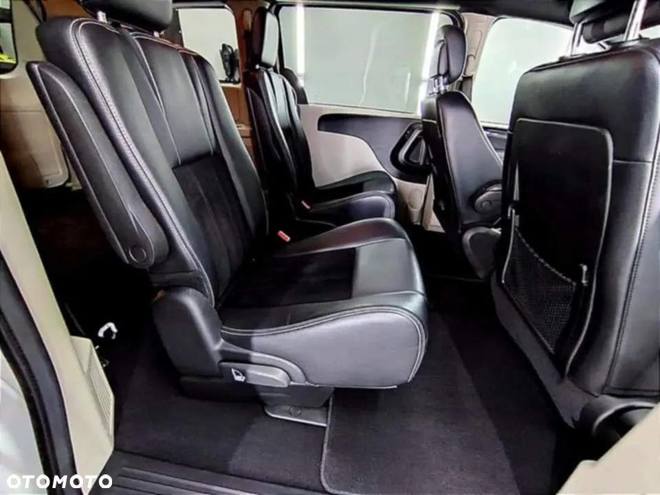 Dodge Grand Caravan - 13