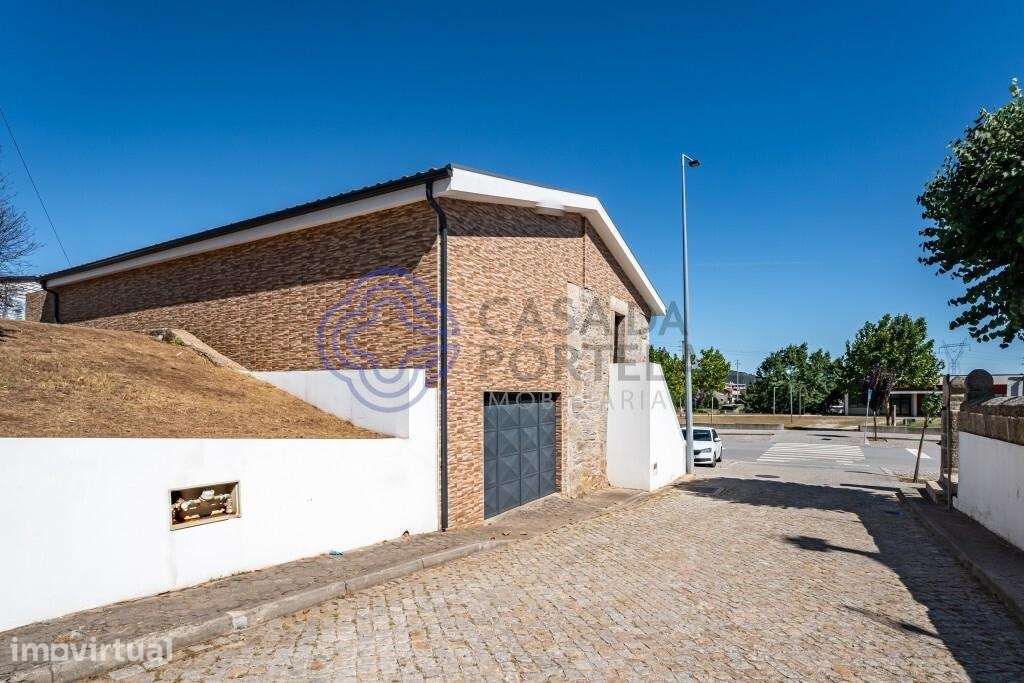 Venda de 2 Moradias: T3 c/loja comercial e T1, no centro de Gandra, ju - Grande imagem: 3/28
