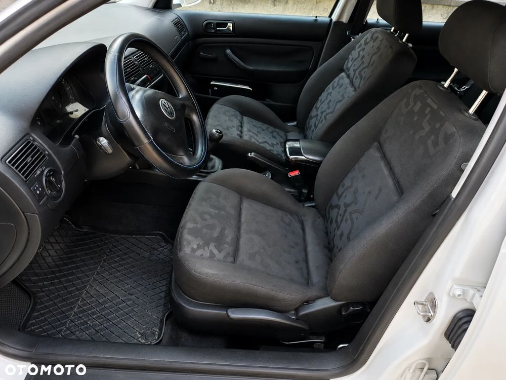 Volkswagen Golf - 6
