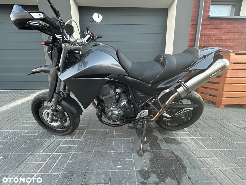 Yamaha XT - 22