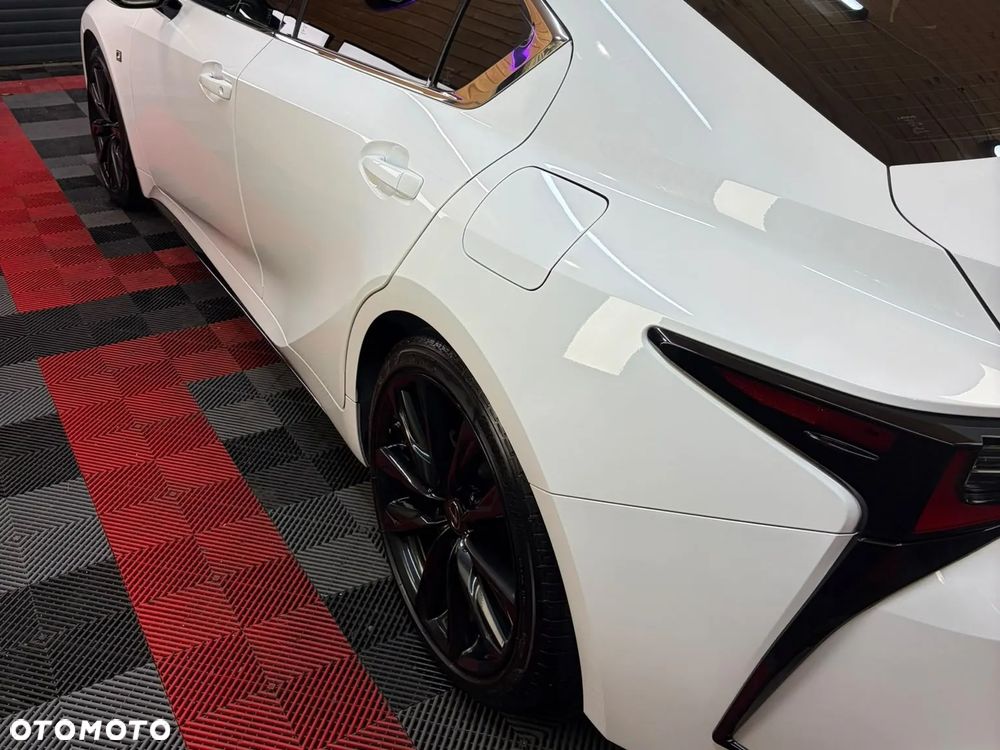 Lexus IS - 10