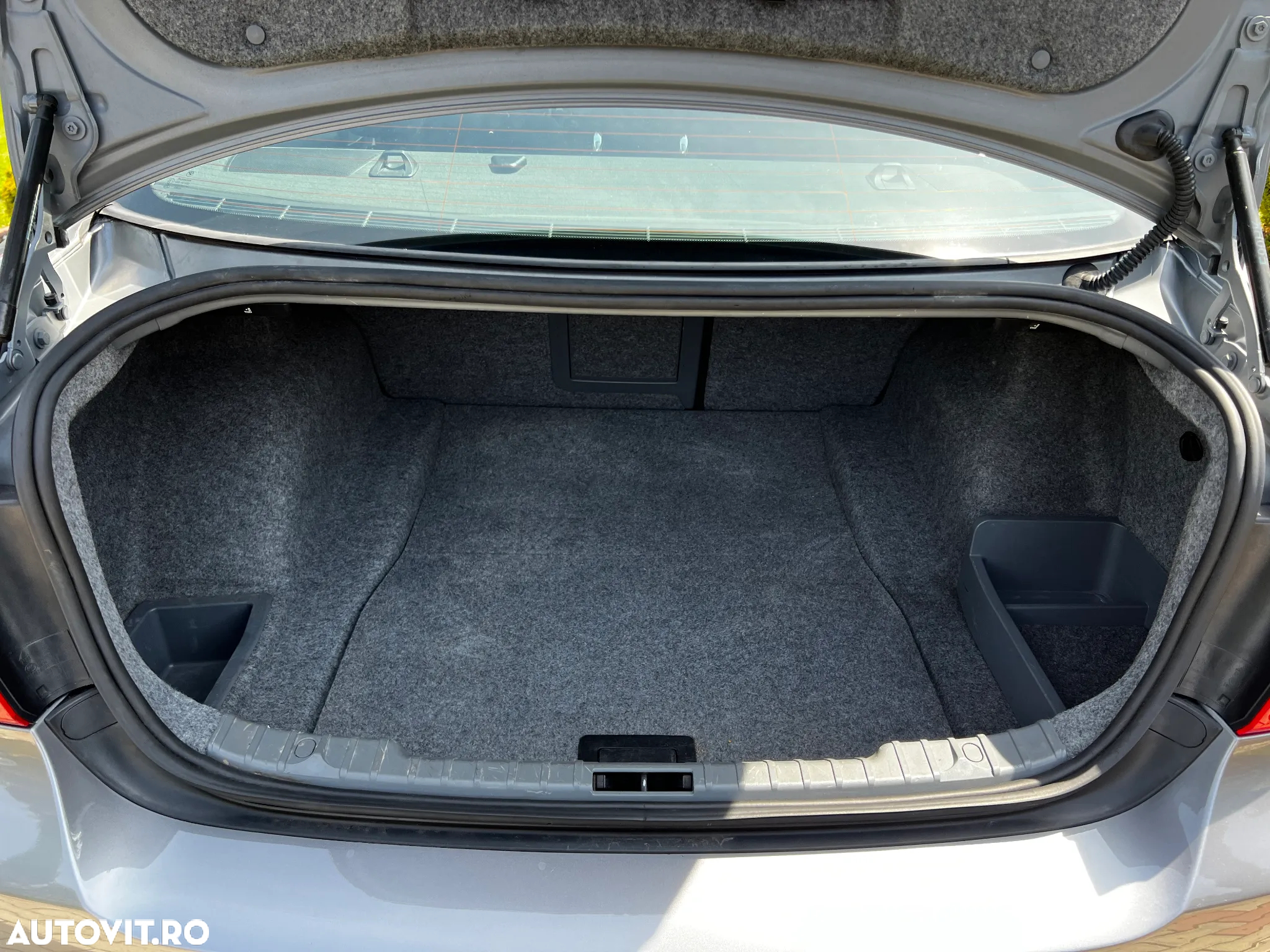 BMW Seria 3 320d Aut. - 33