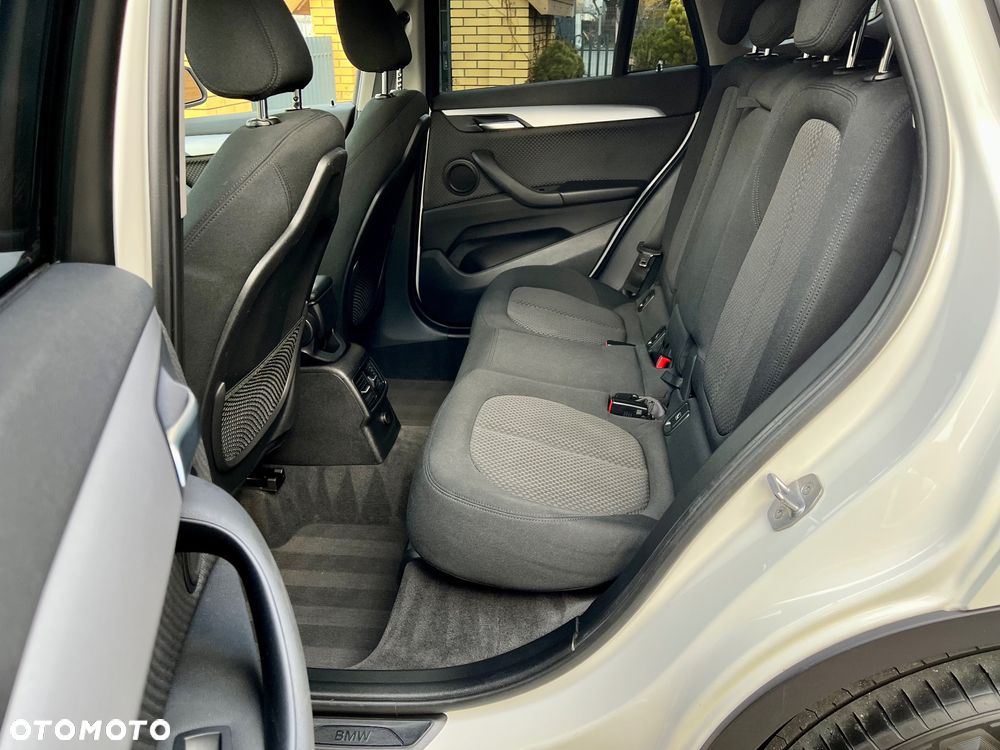 BMW X1 xDrive18d - 14
