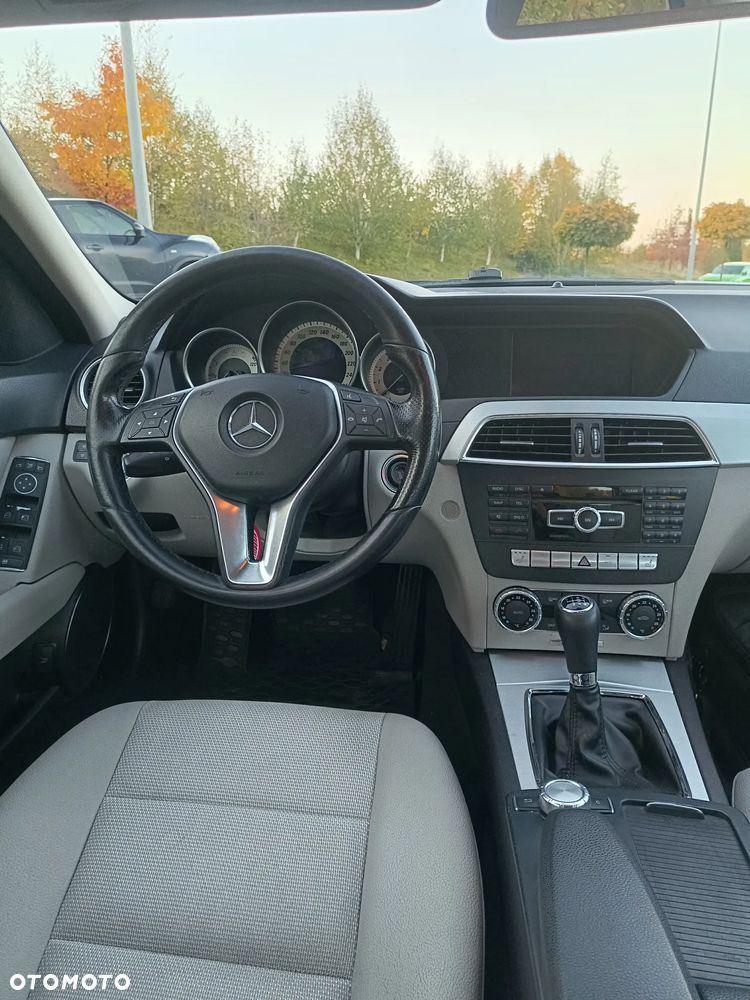 Mercedes-Benz C-Class 2011 photo 5