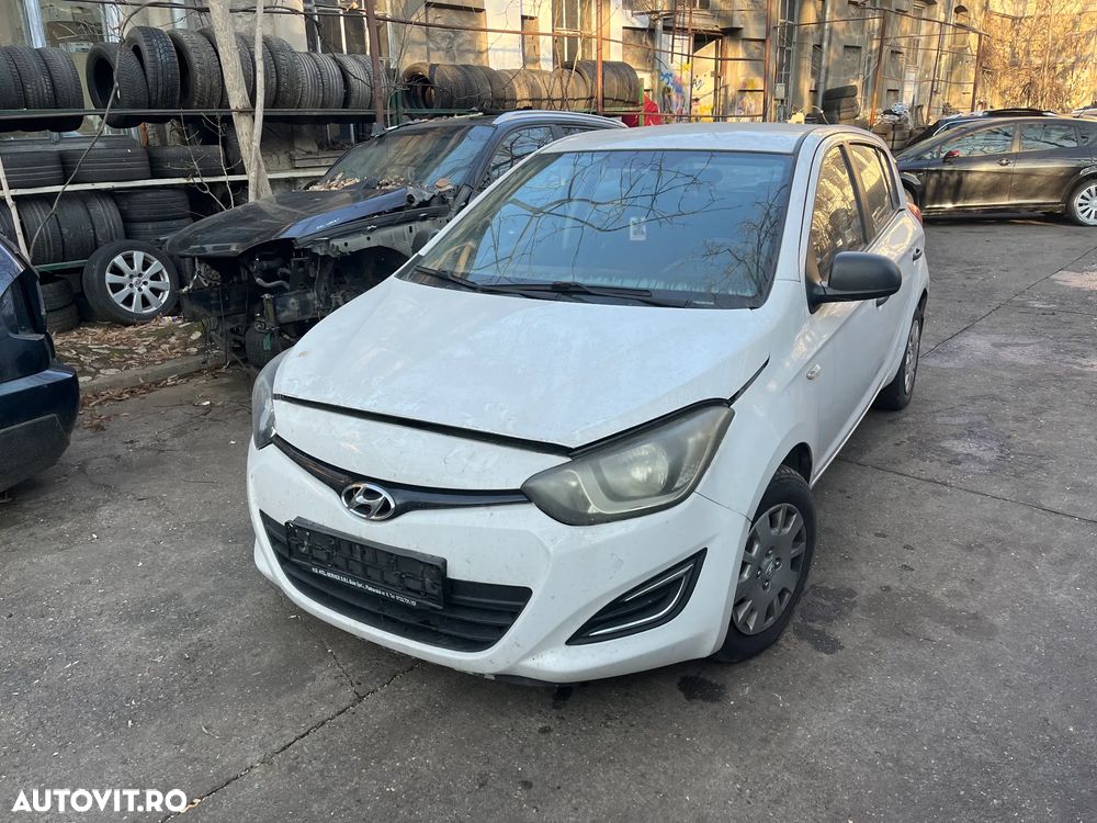 Dezmembrez Hyundai I20 1,1 CRDI  2014 alb - 4