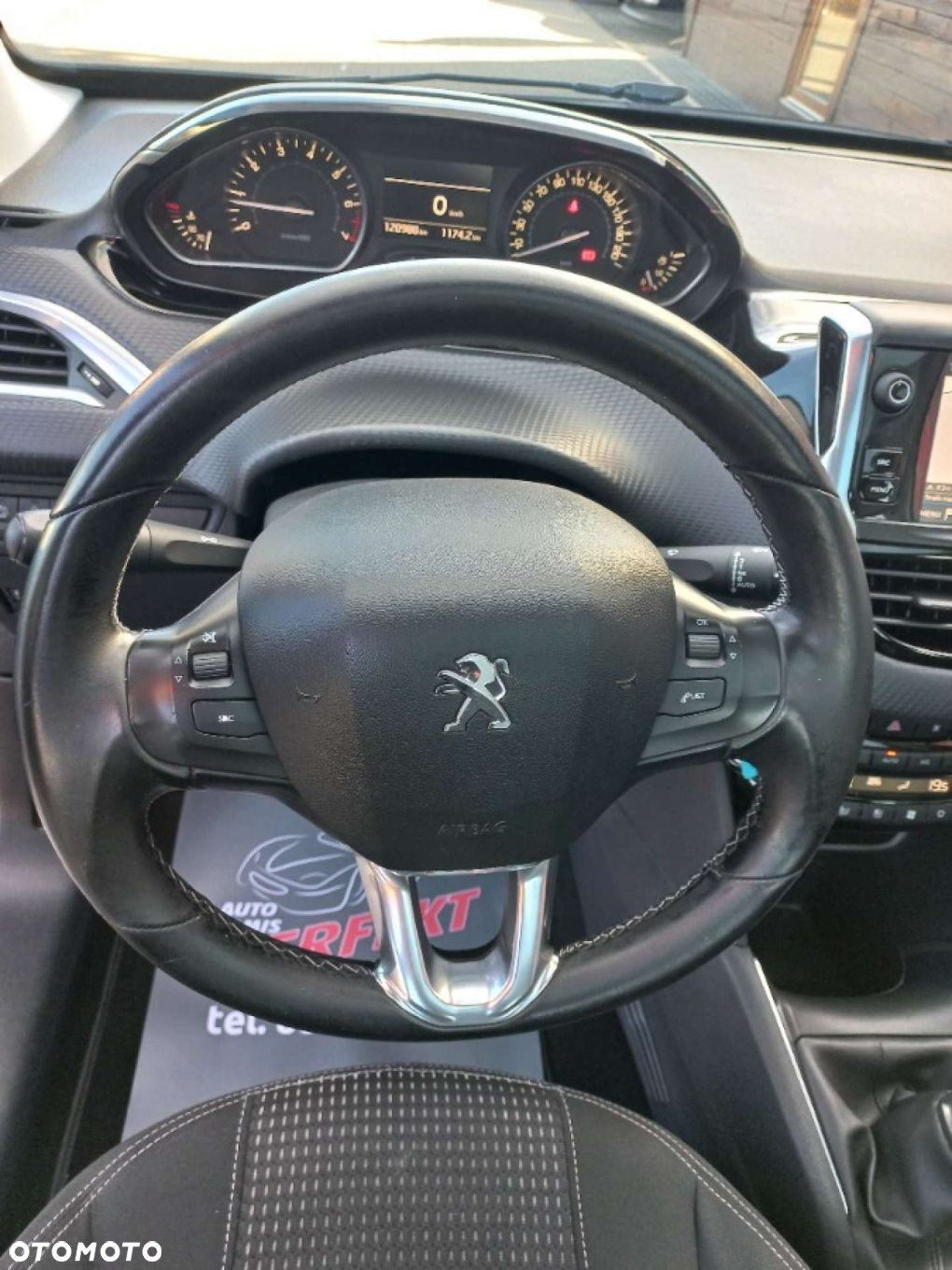 Peugeot 208 - 12