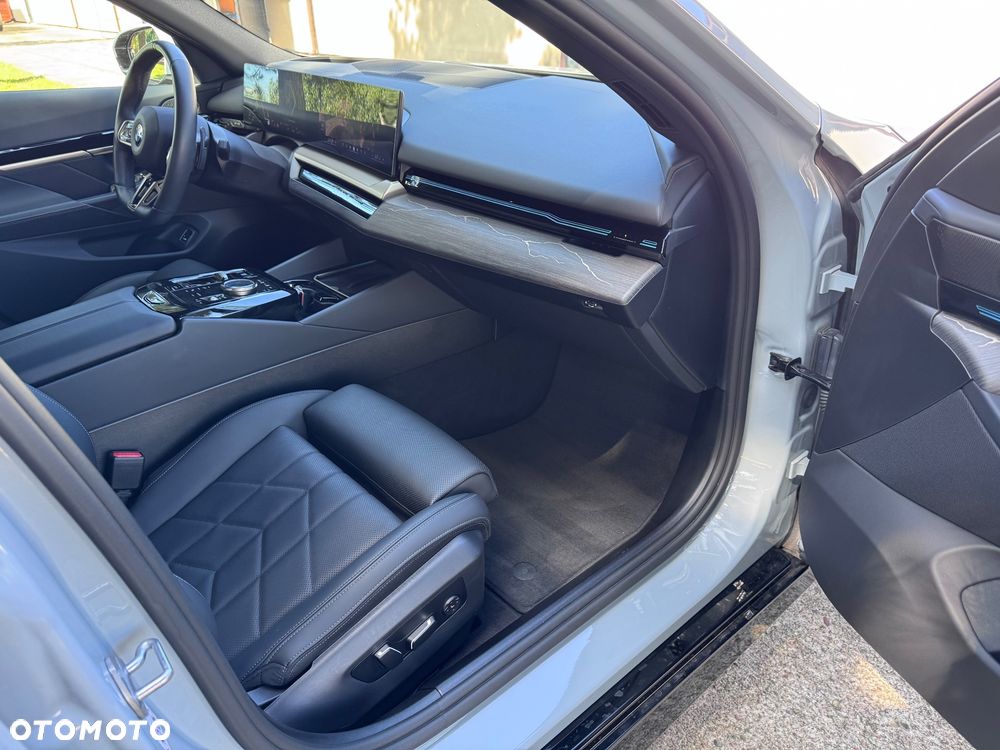 BMW Seria 5 520d xDrive mHEV M Sport - 12