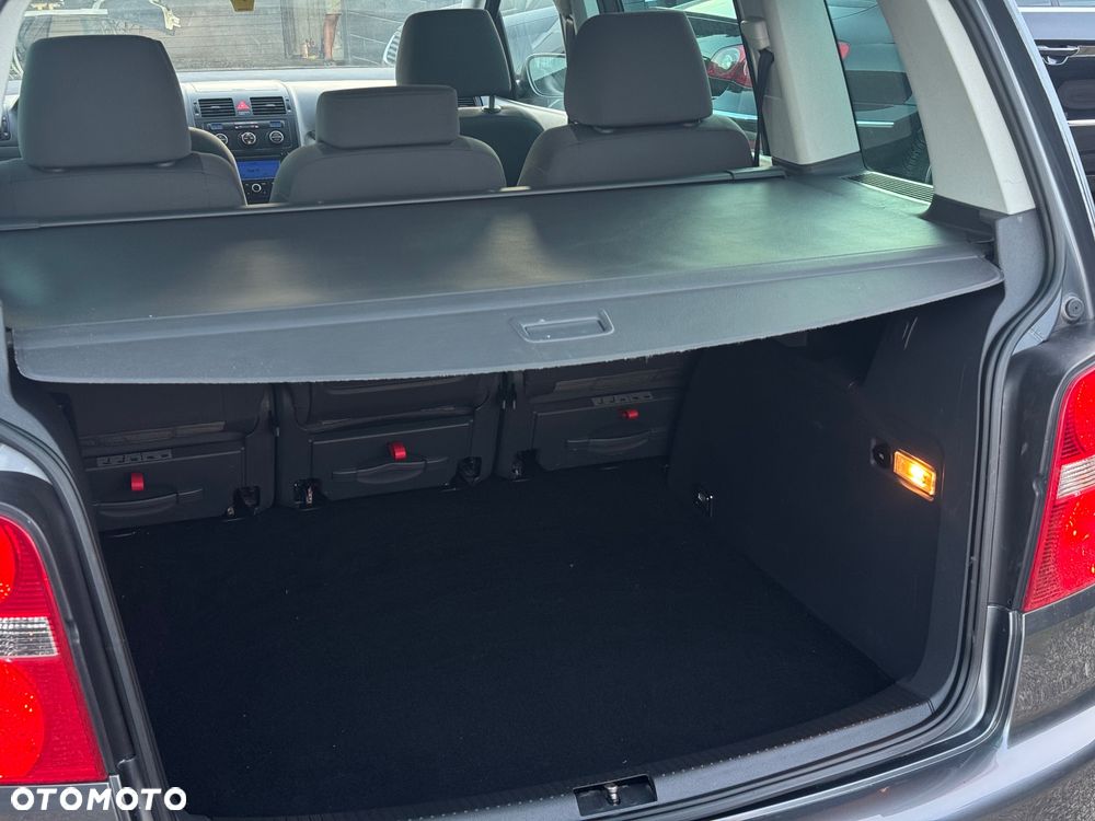 Volkswagen Touran 1.6 FSI Goal - 18