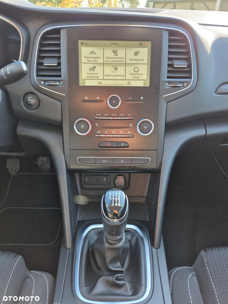 Renault Megane TCe 115 GPF ZEN - 14