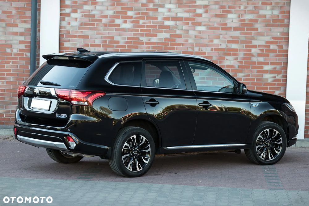 Mitsubishi Outlander Instyle NAVI + - 9