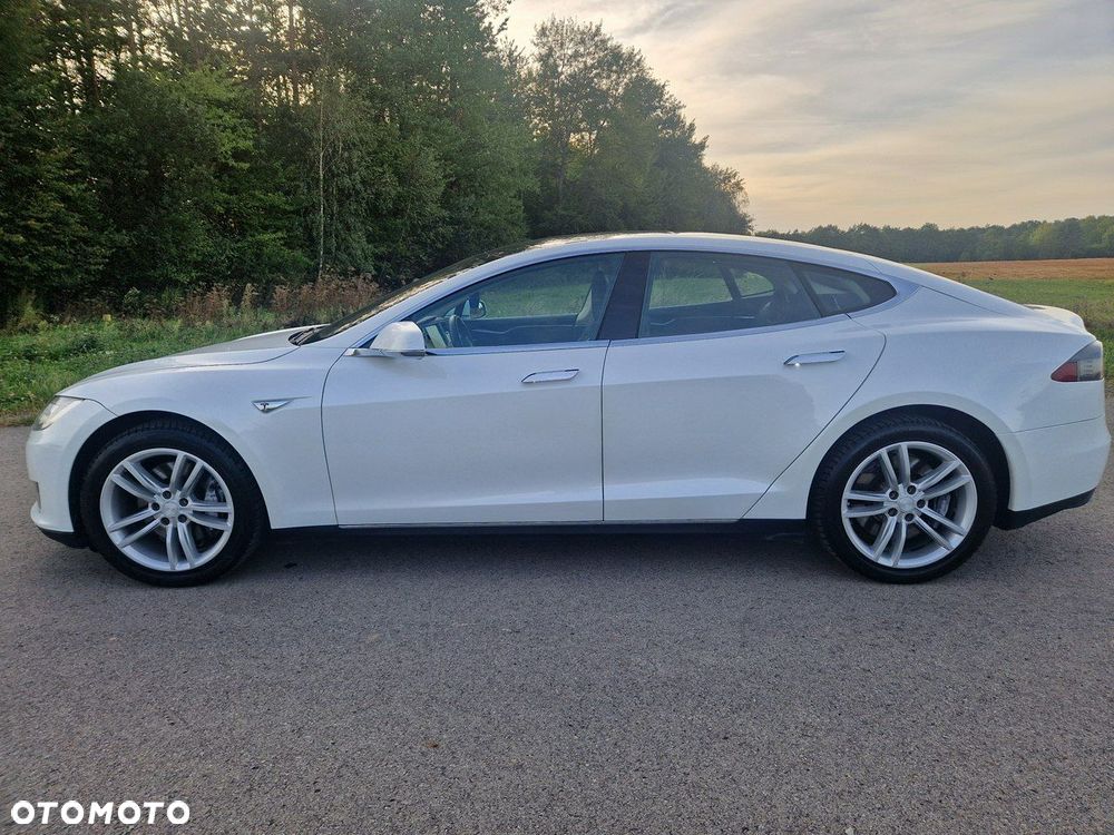 Tesla Model S - 6