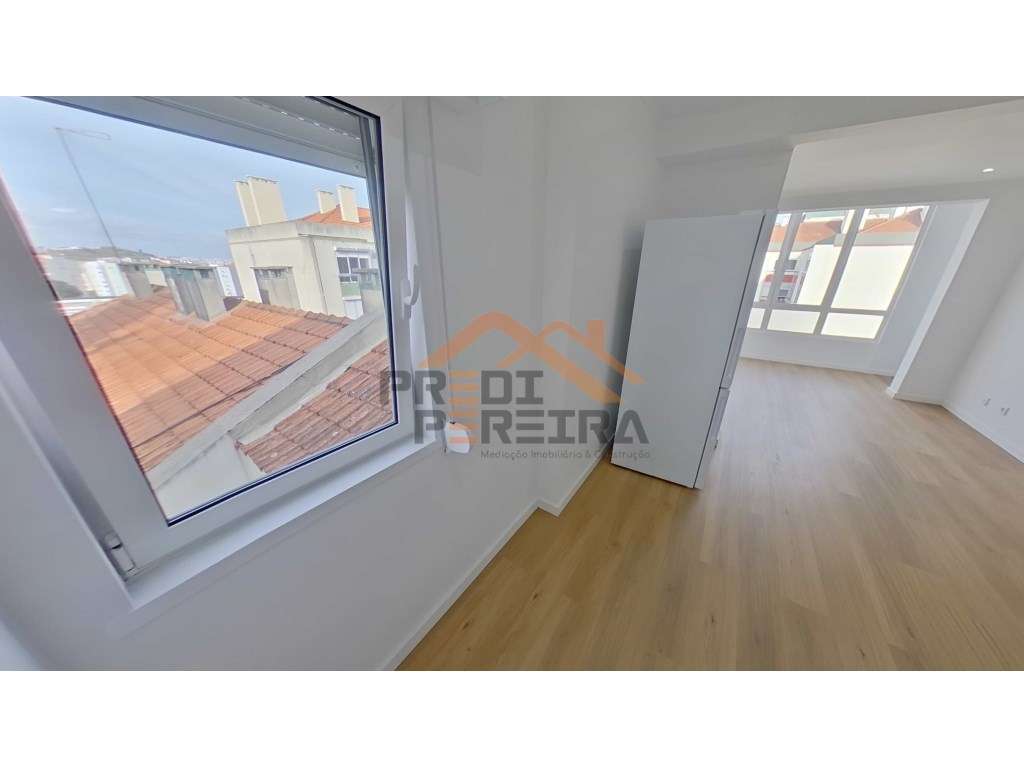 Situado na Reboleira, apartamento T1, remodelado. - Grande imagem: 5/22