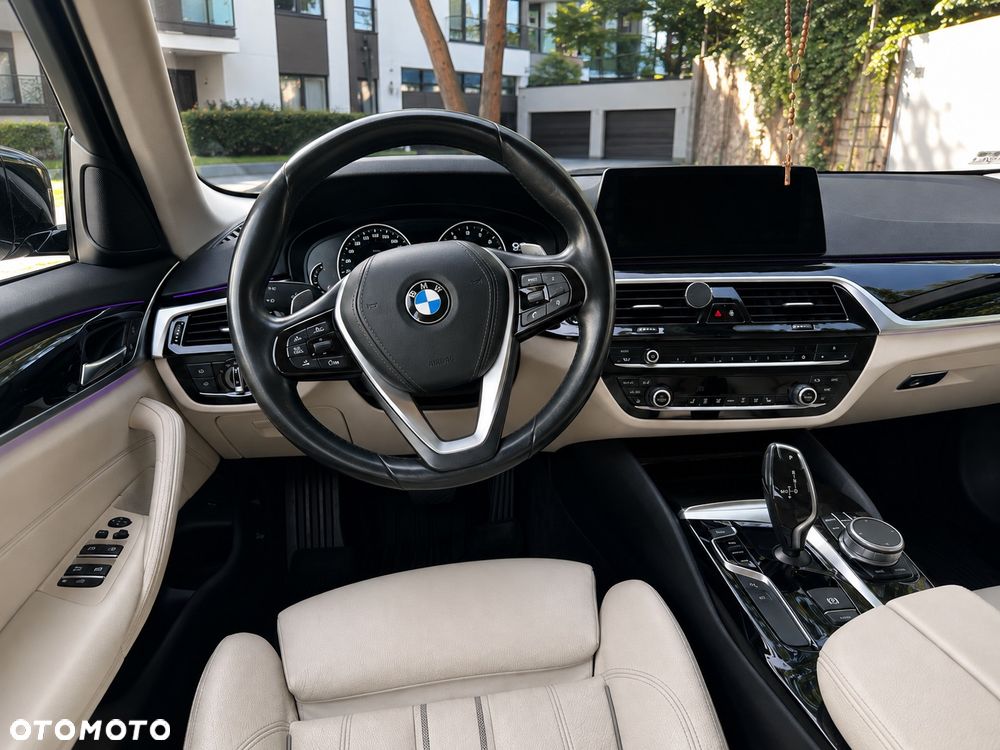 BMW Seria 5 520d xDrive - 39