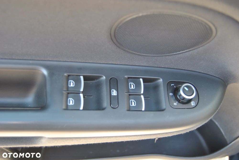 Volkswagen Golf Plus 2.0 TDI Comfortline - 27