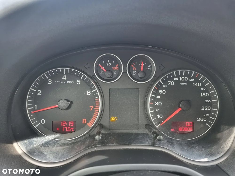 Audi A3 3-drzwiowe 1.6 FSI Attraction - 14
