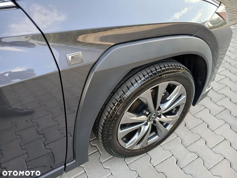 Lexus UX 300h F Sport Design AWD - 30
