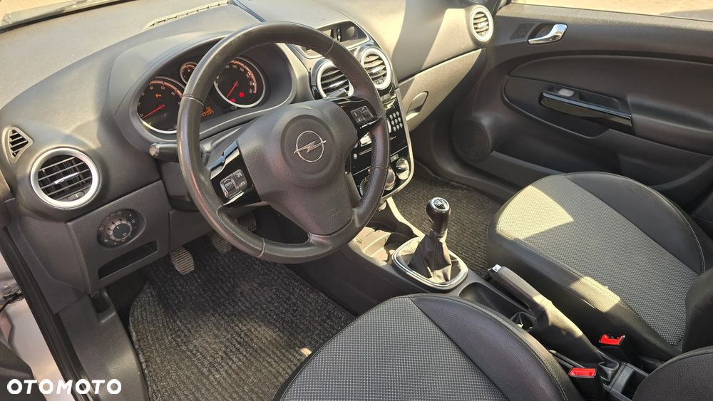 Opel Corsa 1.4 16V Innovation - 14