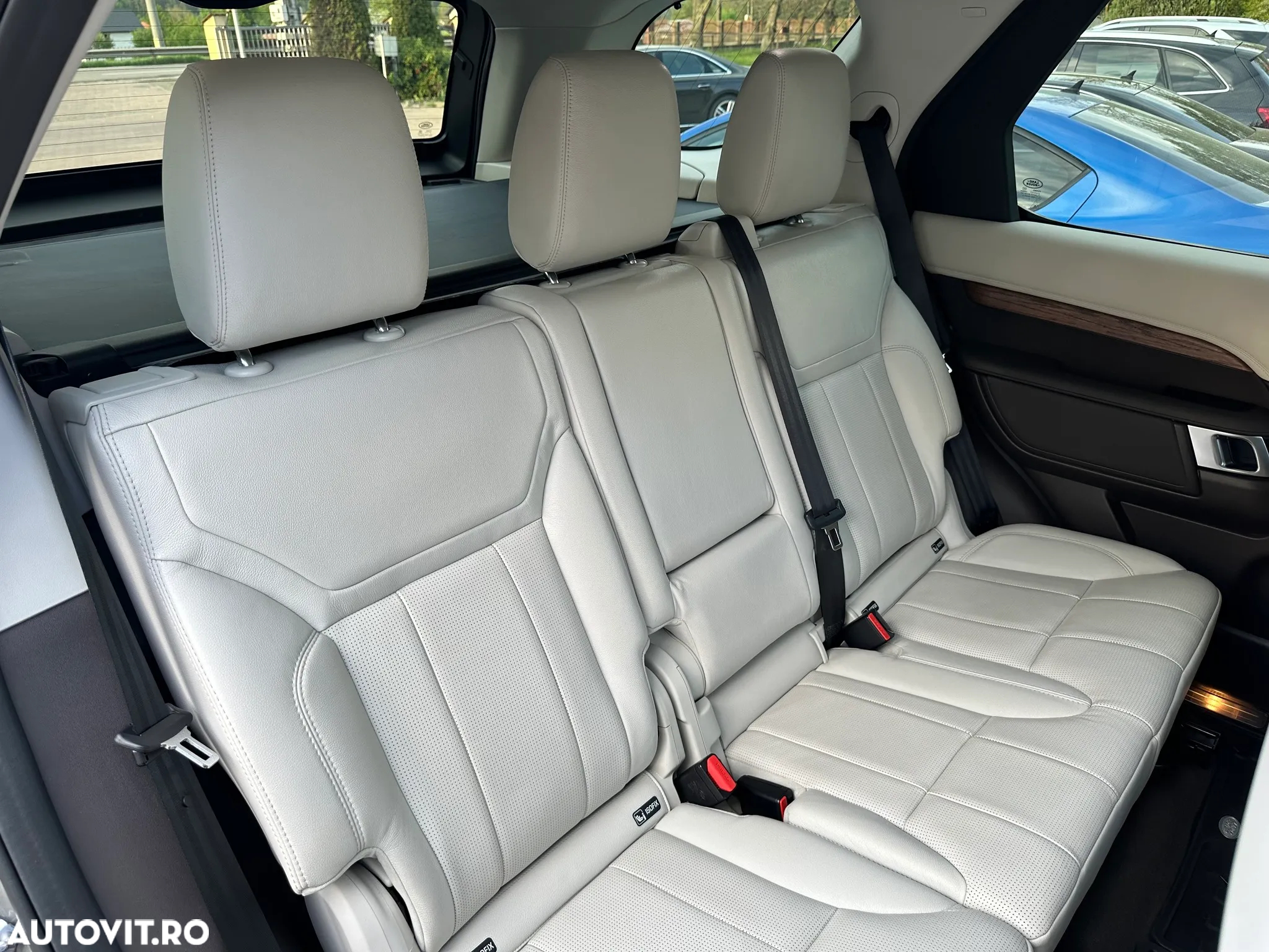 Land Rover Discovery 3.0 L TD6 HSE Luxury - 18