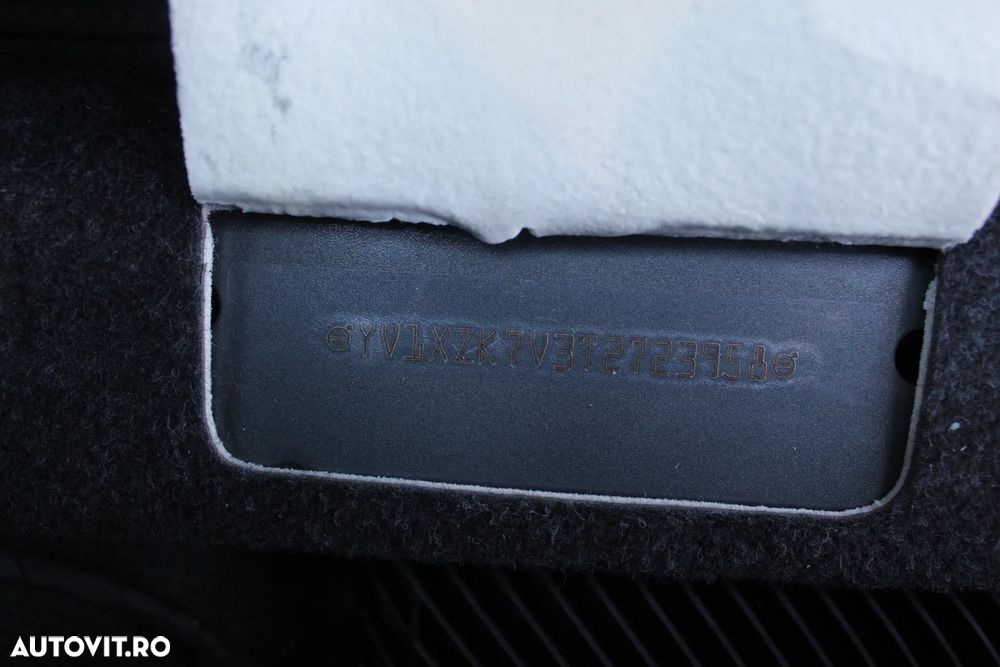 Volvo XC 40 B3 AT FWD MHEV Plus Dark - 33