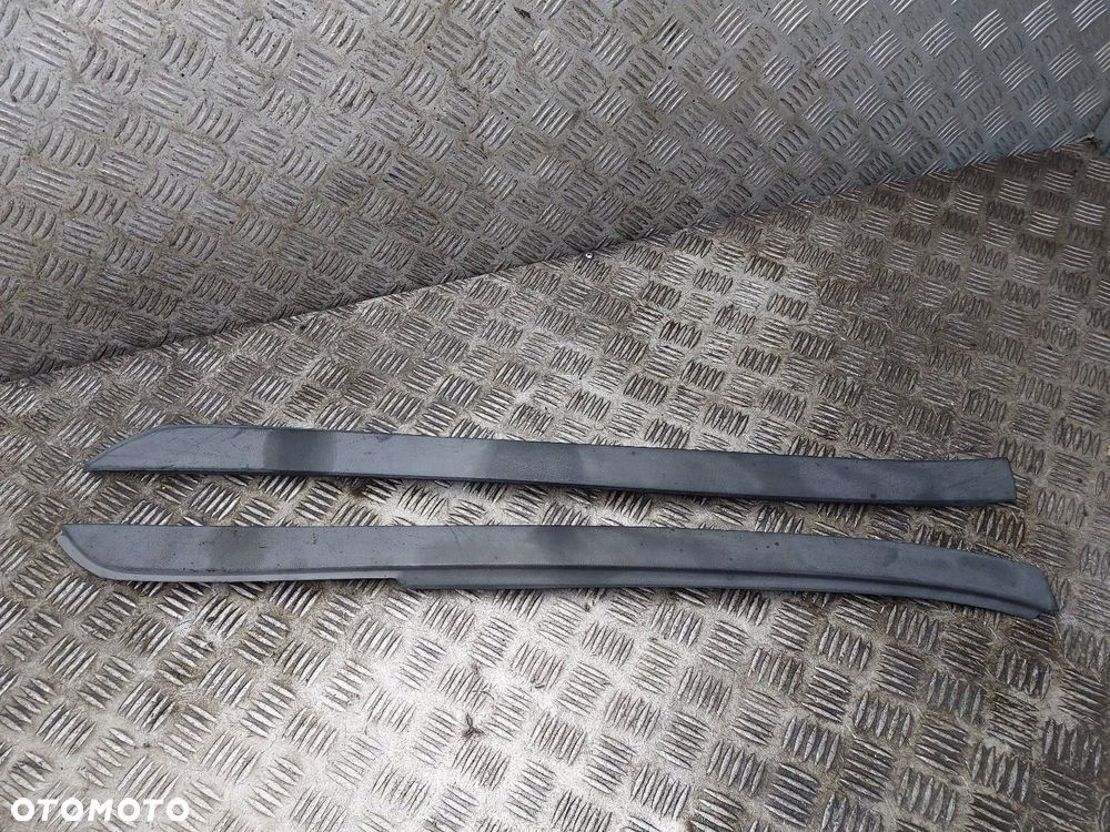 LISTWA ZGARNIAJĄCA SZYBY CZOŁOWEJ LEWA + PRAWA MERCEDES VITO W638 - 1