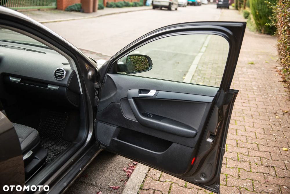 Audi A3 Sportback 1.6 TDI DPF Ambiente - 24