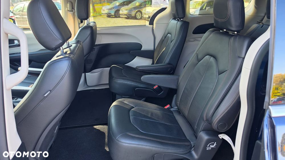 Chrysler Pacifica - 15
