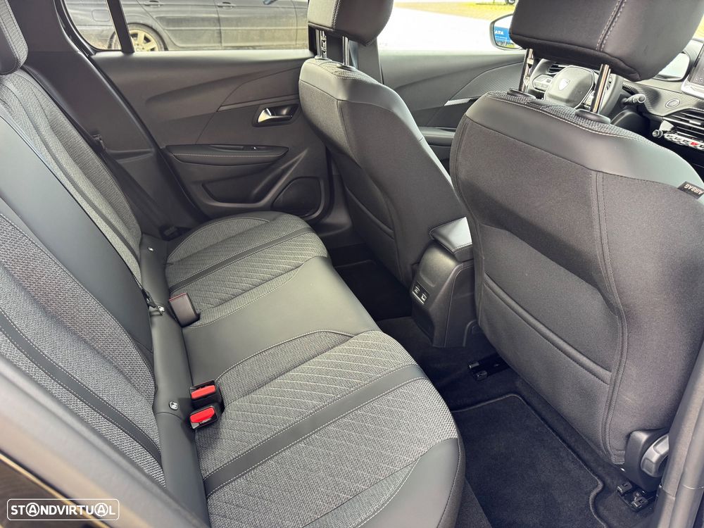 Peugeot e-208 Allure - 28