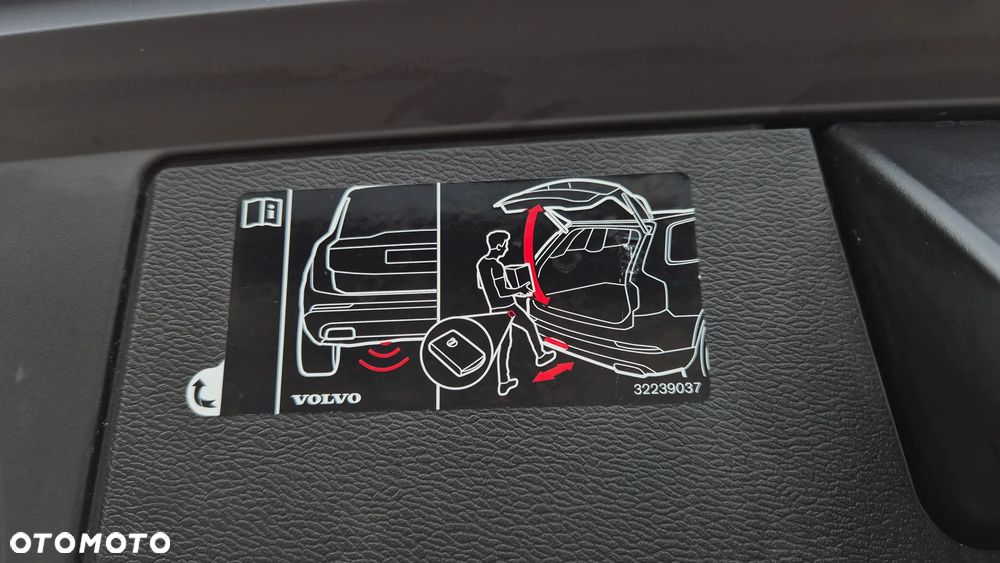 Volvo XC 60 T8 AWD Plug-In Hybrid R-Design - 39