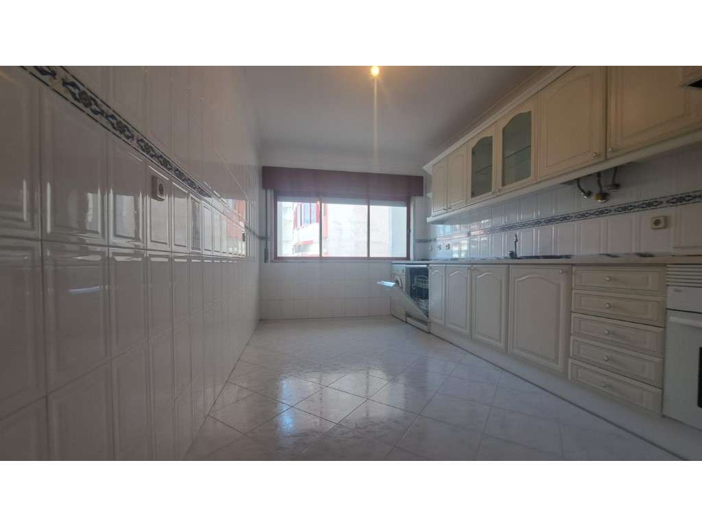 Apartamento T2 C/Parqueamento Mem Martins