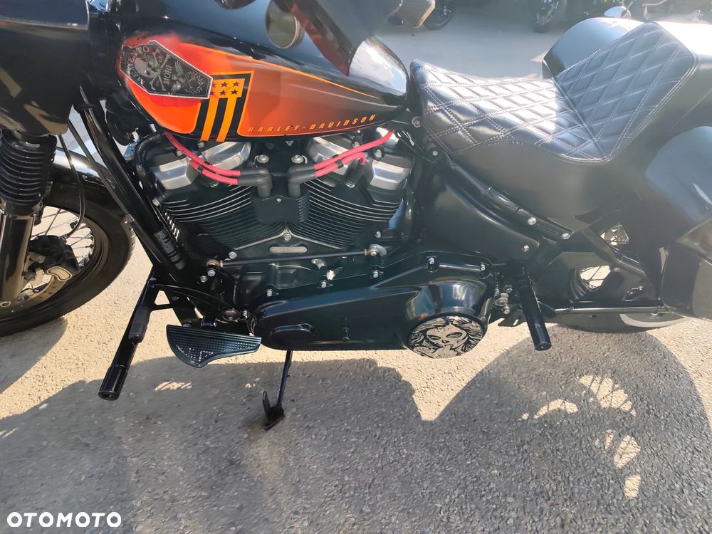 Harley-Davidson Softail Street Bob - 19