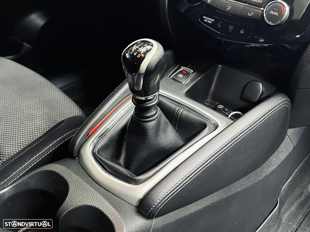 Nissan Qashqai 1.5 dCi N-Connecta 18 - 30