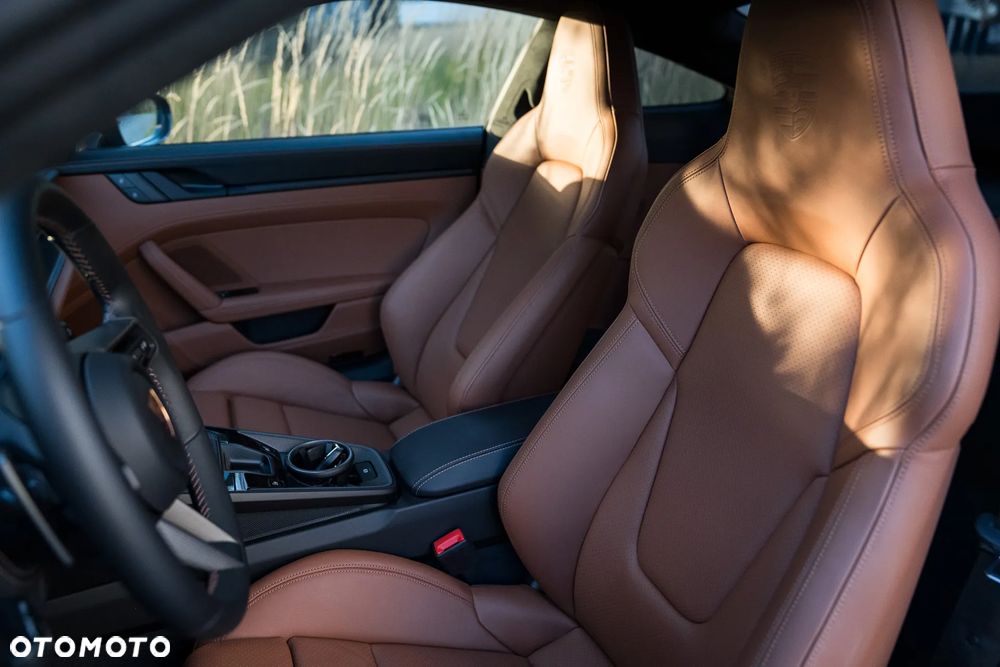 Porsche 911 GT3 Touring PDK - 27