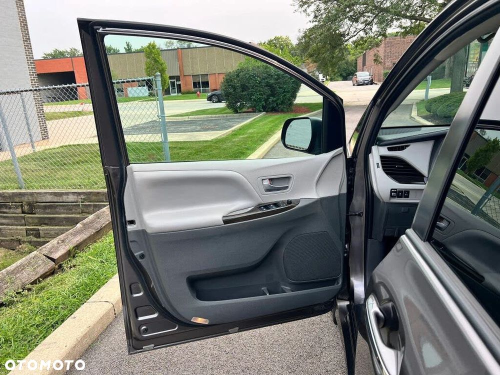 Toyota Sienna 3.5 V6 XLE AWD - 7