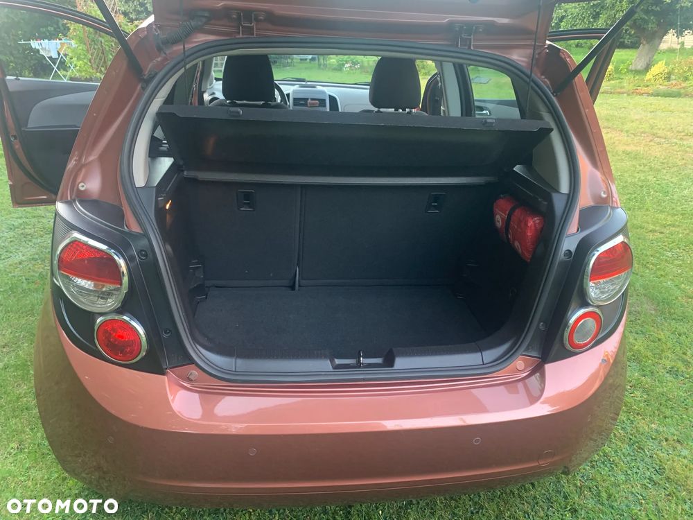 Chevrolet Aveo 1.6 LTZ - 24