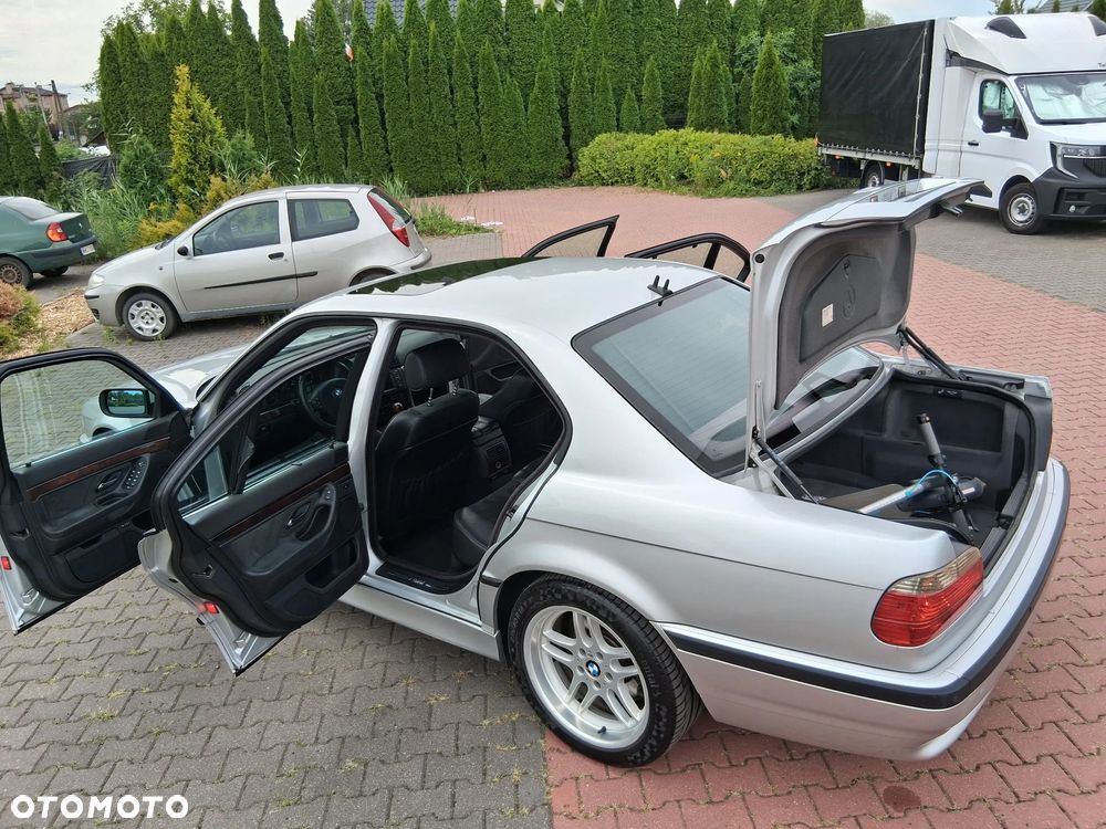 BMW Seria 7 - 10