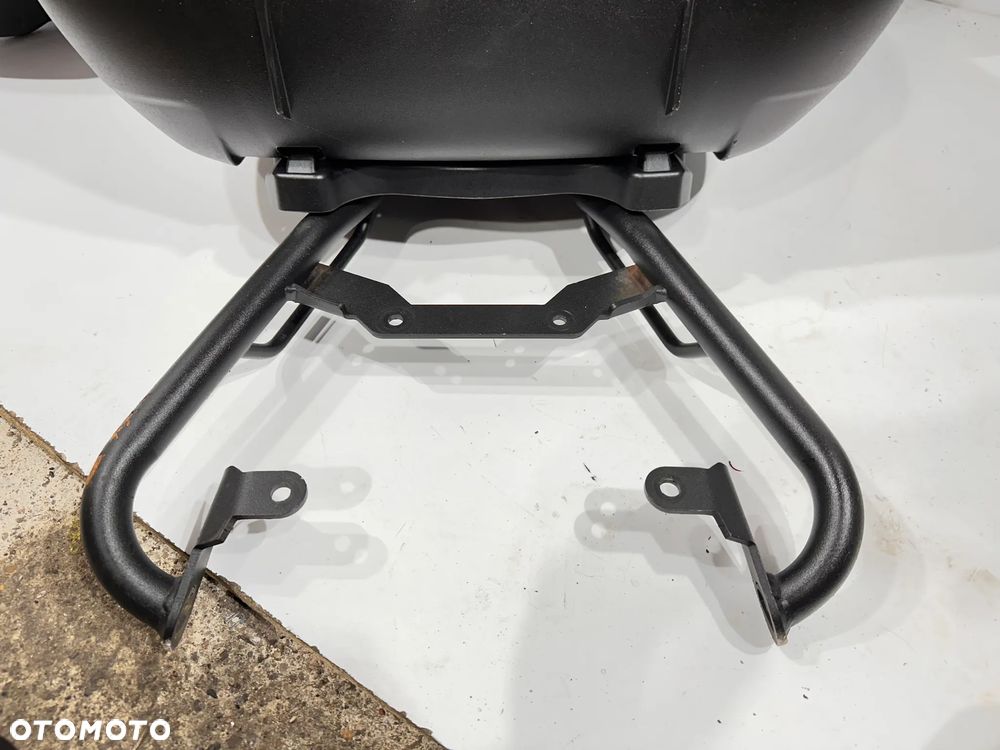 Kufer kufry kpl. Suzuki Gladius SFV 650 Givi V47 - 29